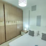 Apartment Seafront Bright & Spacious 2 Bedroom, Balcony, Kdeg1-1