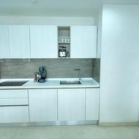 Seafront Bright & Spacious 2 Bedroom, Balcony, Kdeg1-1 Apartment