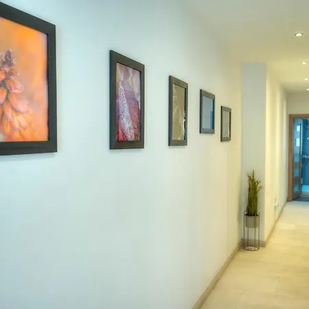 Seafront Bright & Spacious 2 Bedroom, Balcony, Kdeg1-1 Apartment Sliema