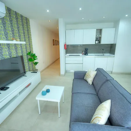 Seafront Bright & Spacious 2 Bedroom, Balcony, Kdeg1-1 Apartment