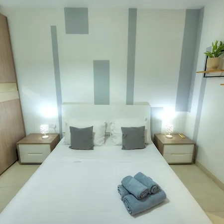 Seafront Bright & Spacious 2 Bedroom, Balcony, Kdeg1-1 סליאמה