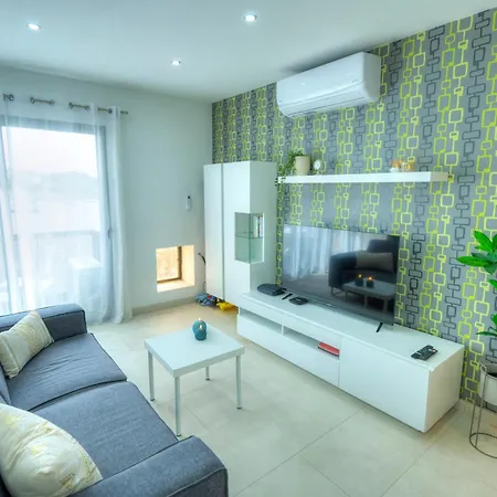 Apartment Seafront Bright & Spacious 2 Bedroom, Balcony, Kdeg1-1 Sliema