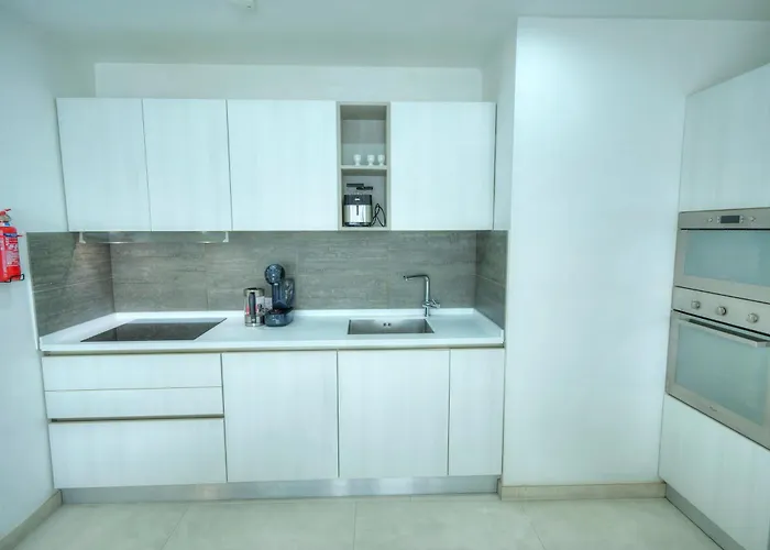 Seafront Bright & Spacious 2 Bedroom, Balcony, Kdeg1-1 Διαμέρισμα