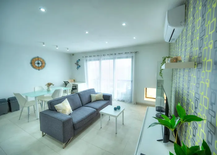 Seafront Bright & Spacious 2 Bedroom, Balcony, Kdeg1-1 Σλιέμα