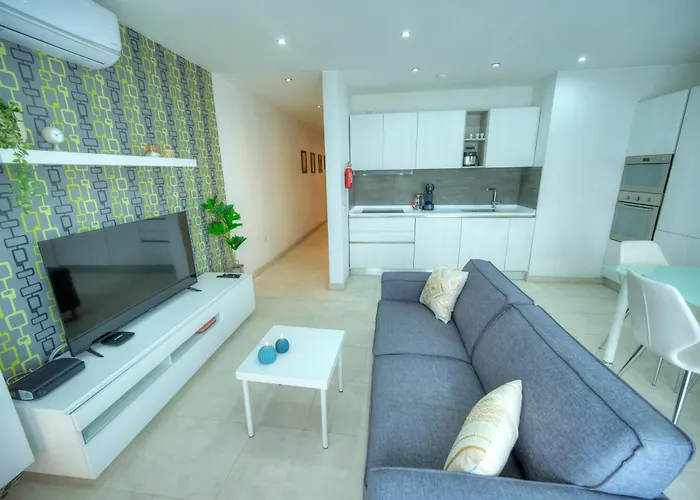 Seafront Bright & Spacious 2 Bedroom, Balcony, Kdeg1-1 Διαμέρισμα