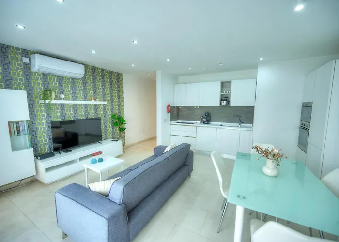 Seafront Bright & Spacious 2 Bedroom, Balcony, Kdeg1-1 Διαμέρισμα Σλιέμα