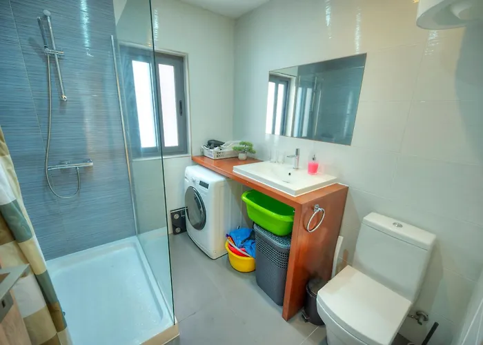 Seafront Bright & Spacious 2 Bedroom, Balcony, Kdeg1-1 *