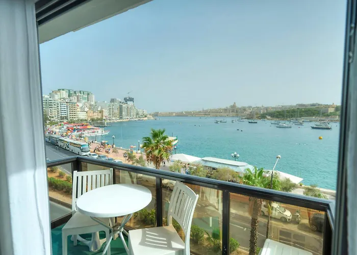 Seafront Bright & Spacious 2 Bedroom, Balcony, Kdeg1-1 * Σλιέμα